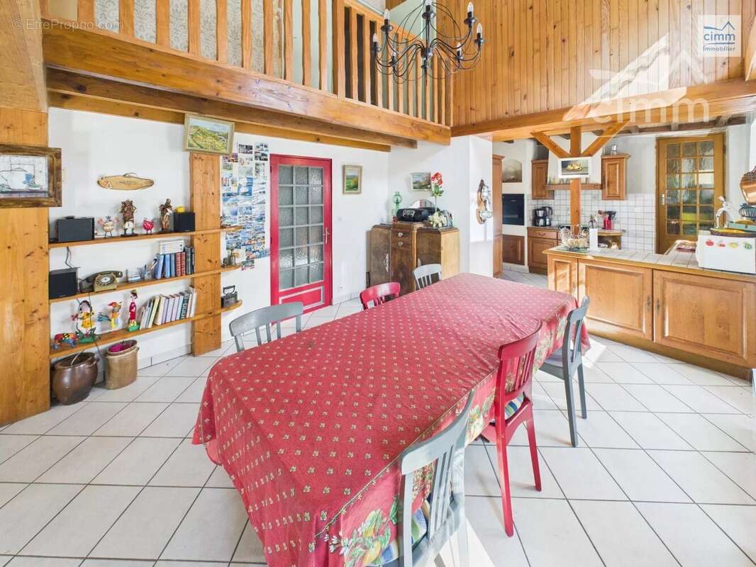 Maison à BOURG-DES-COMPTES