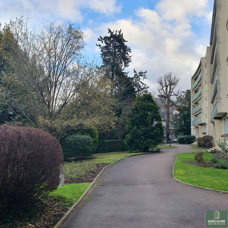 Appartement à VILLE-D'AVRAY