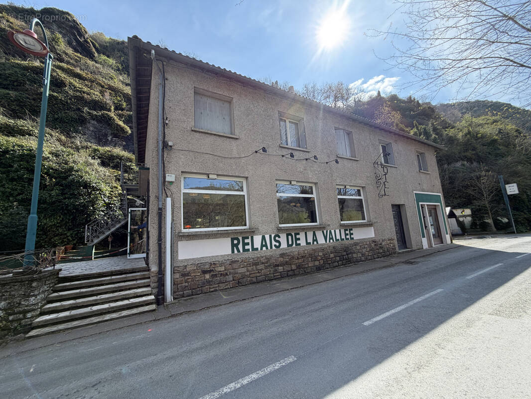 Commerce à AMBIALET