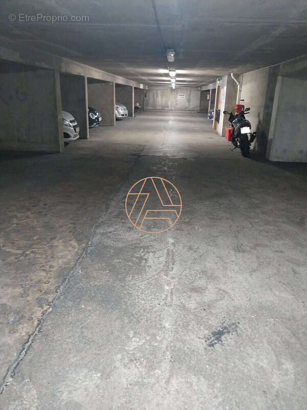 Parking à PARIS-20E
