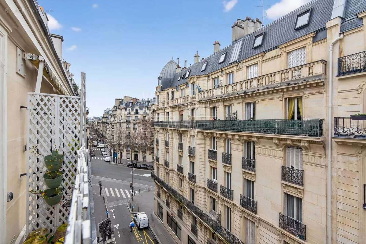 Appartement à PARIS-17E