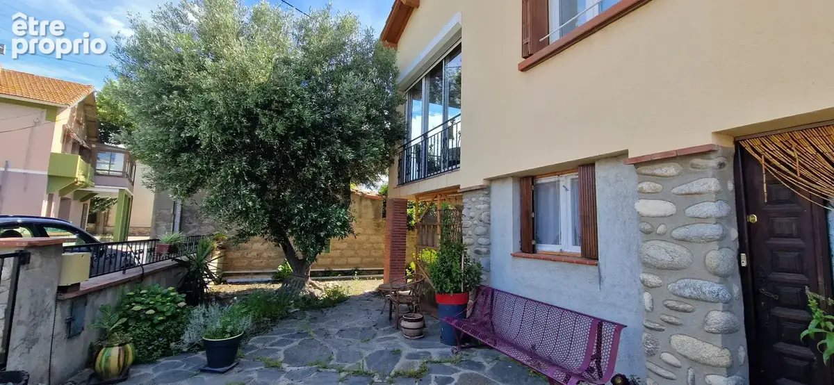 EXCLUSIVITE - ILLE SUR TET Maison de ville sur 3 faces avec jardin de 500 m2 env Bon Quartier - photo 2