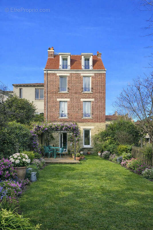 Maison à SURESNES