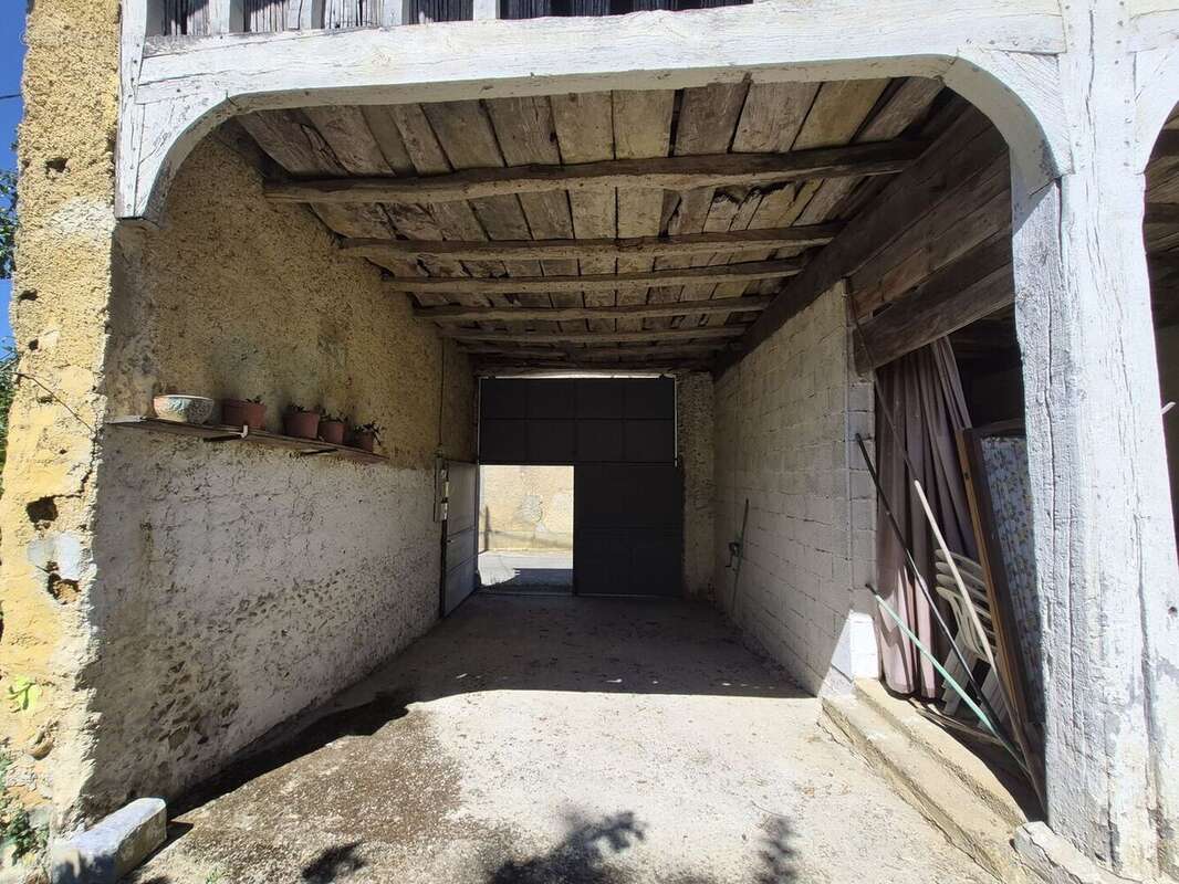 À vendre, proche de Tarbes (Hautes-Pyrénées): maison de plain-pied (ancienne fermette) à rénover avec grenier, garage, cour priv - photo 19