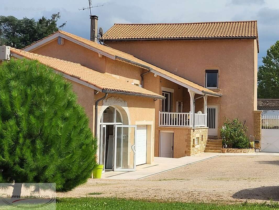 Propriete familiale avec caveau de 60m² ! - photo 18