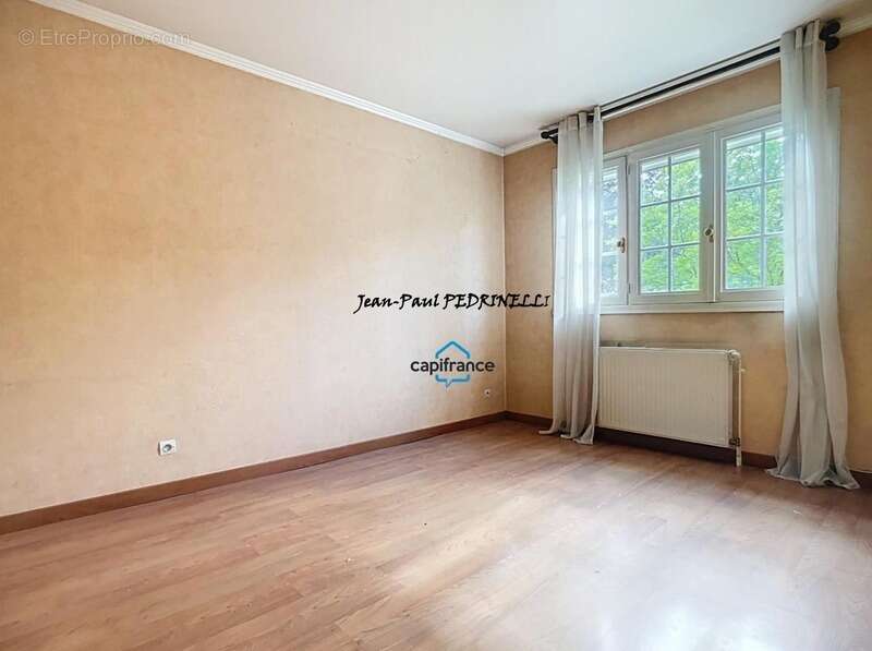 Maison à SAINT-GENIS-LAVAL