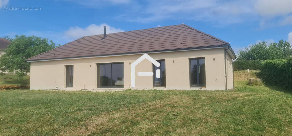 Maison à OBJAT