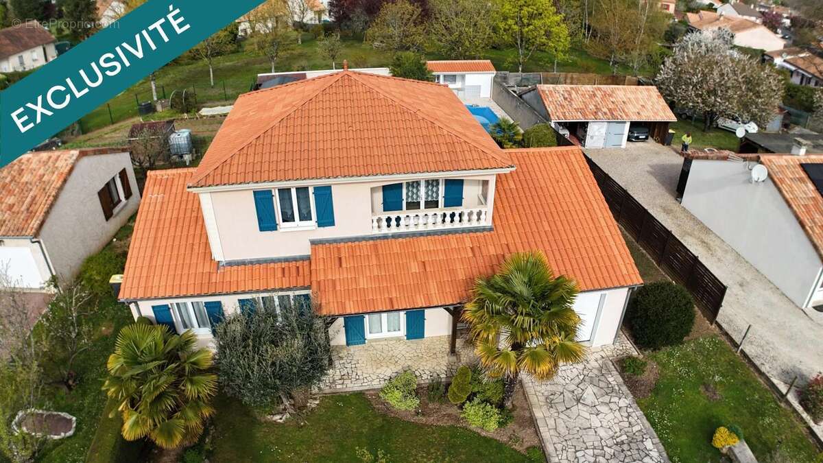 Photo 6 - Maison à LUSSAC-LES-CHATEAUX