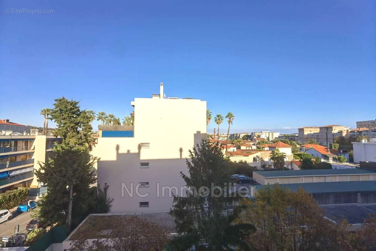 Appartement à VALLAURIS