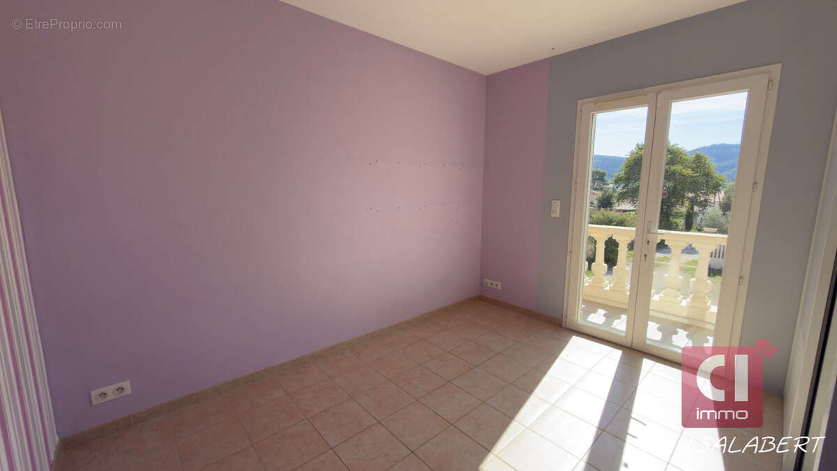 Maison à CUGES-LES-PINS