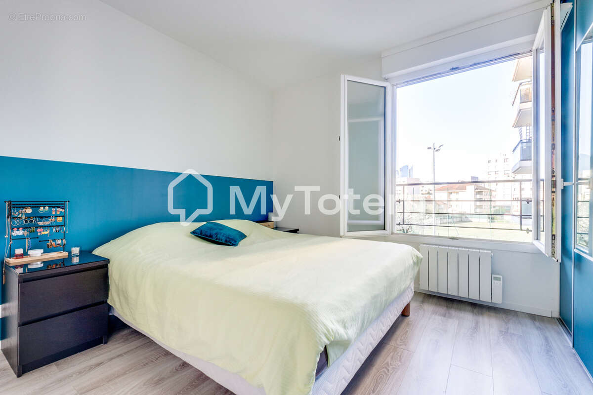 Appartement à COURBEVOIE