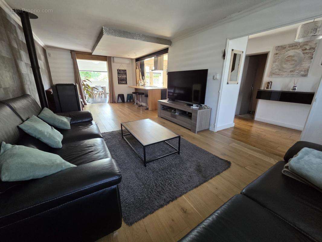 Superbe maison renovee offrant 132m² sur 495m² ac piscine !! - photo 2
