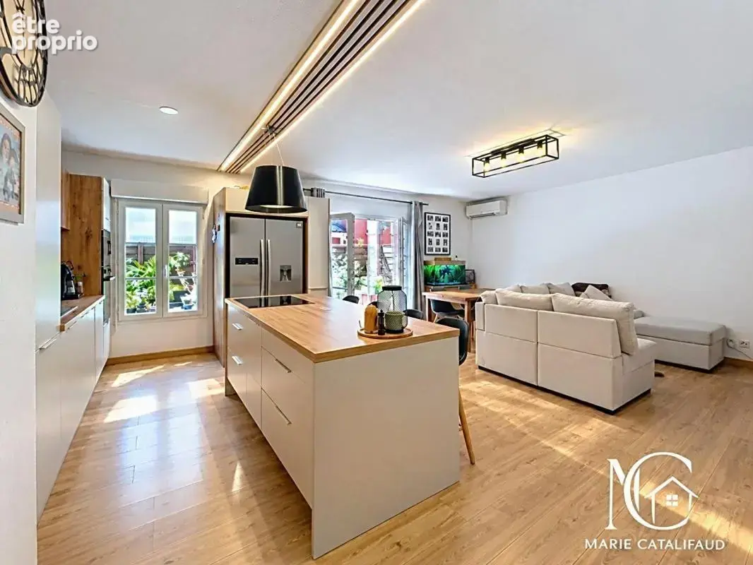 Appartement à ROQUEBRUNE-SUR-ARGENS