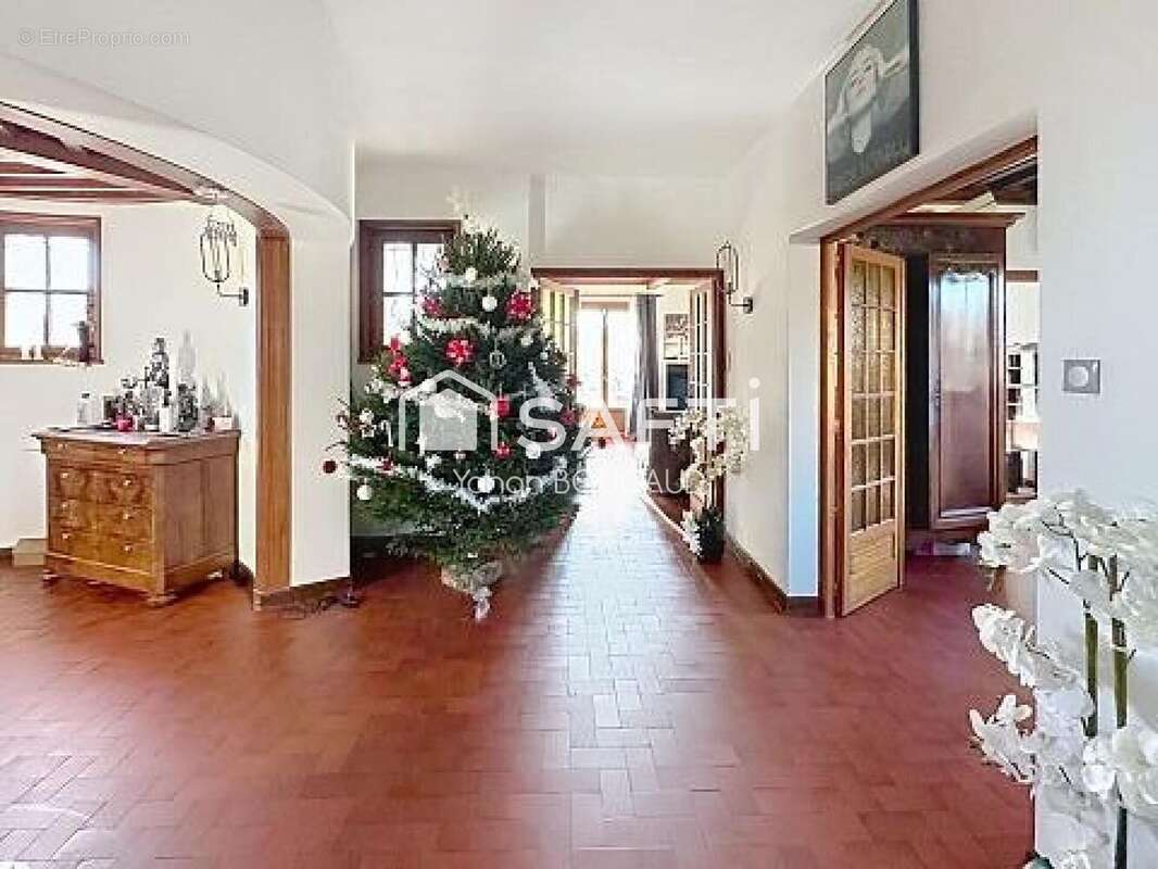 Maison 258 m² à Salles-Arbuissonnas-En-Beaujolais  - photo 9