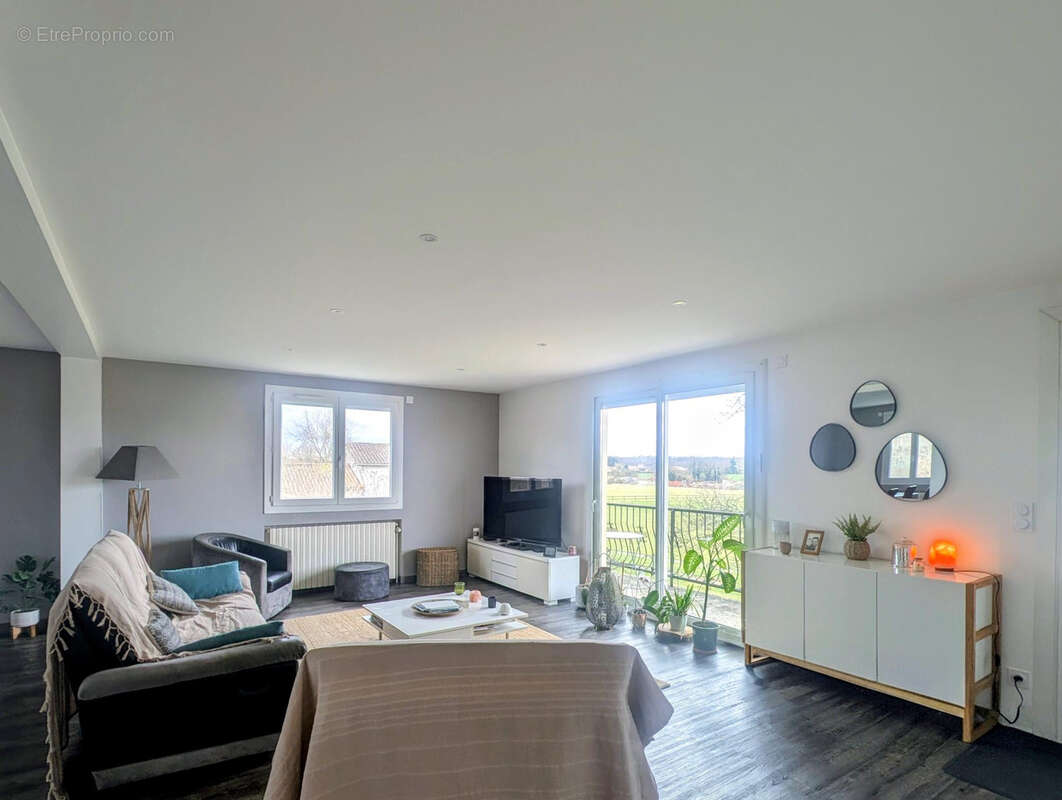 Maison à DOMPIERRE-SUR-VEYLE