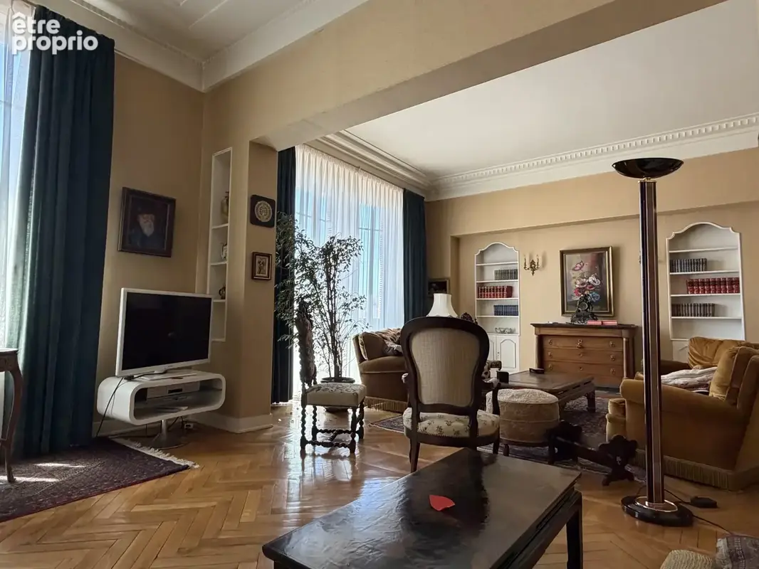 Jean-Jaurès - Appartement bourgeois de 266 m2   Immeuble Art Déco avec ascenseur, 5 chambres, balcons et garag - photo 3