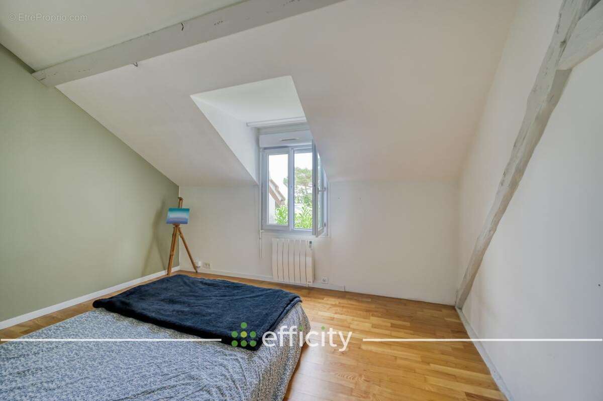 Maison à NEAUPHLE-LE-CHATEAU