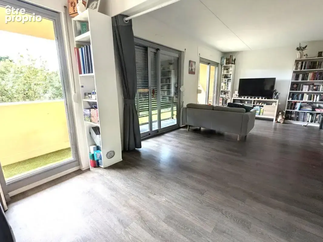T4 avec balcon et 2 places de parking - photo 5