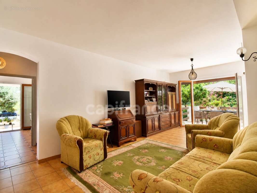 Villa méditerranéenne à vendre 7 pièces, 215 m² CANET EN ROUSSILLON (66) avec potentiel 2 logements, terrasses, jardin et garage - photo 12