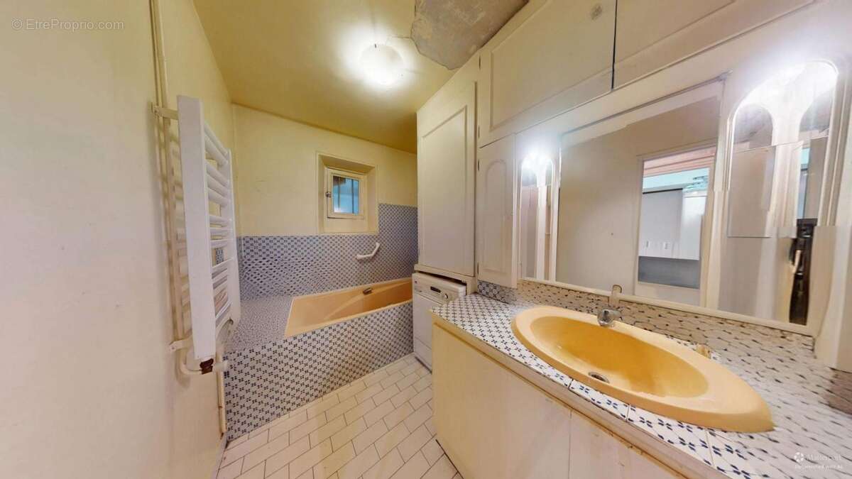 Appartement à PARIS-1E