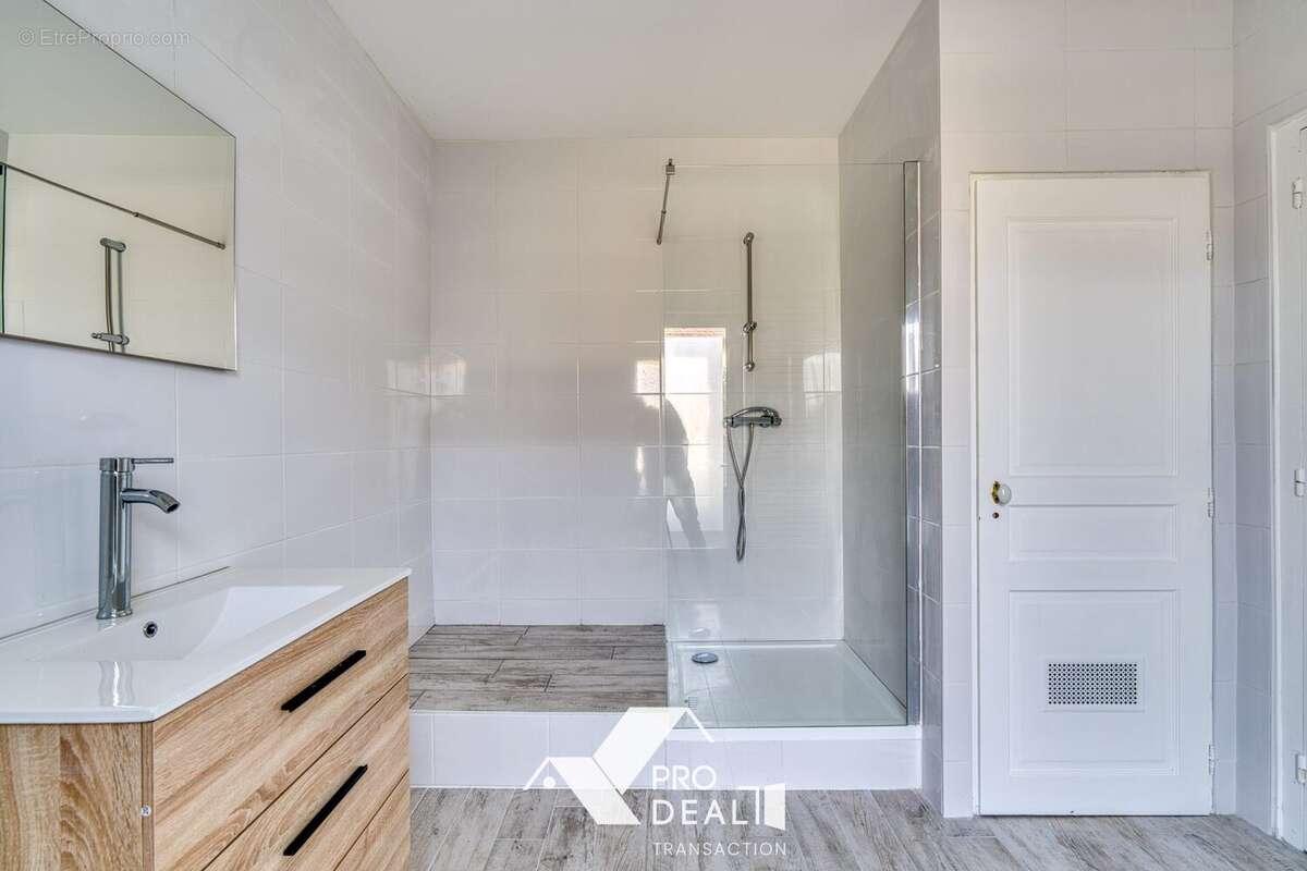 Maison 103 m² à Bron  - photo 8