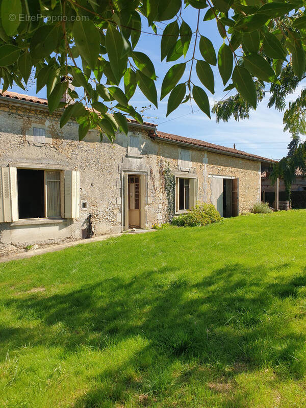 Maison à BAIGNES-SAINTE-RADEGONDE