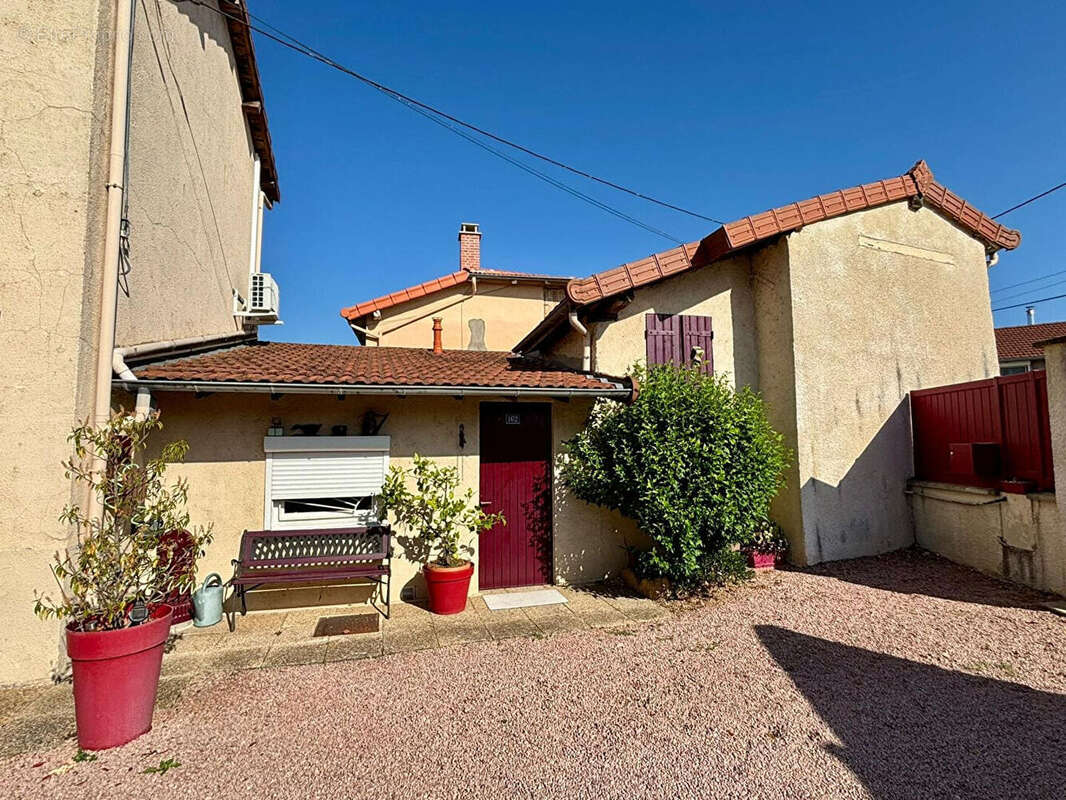 Maison à POUILLY-SOUS-CHARLIEU