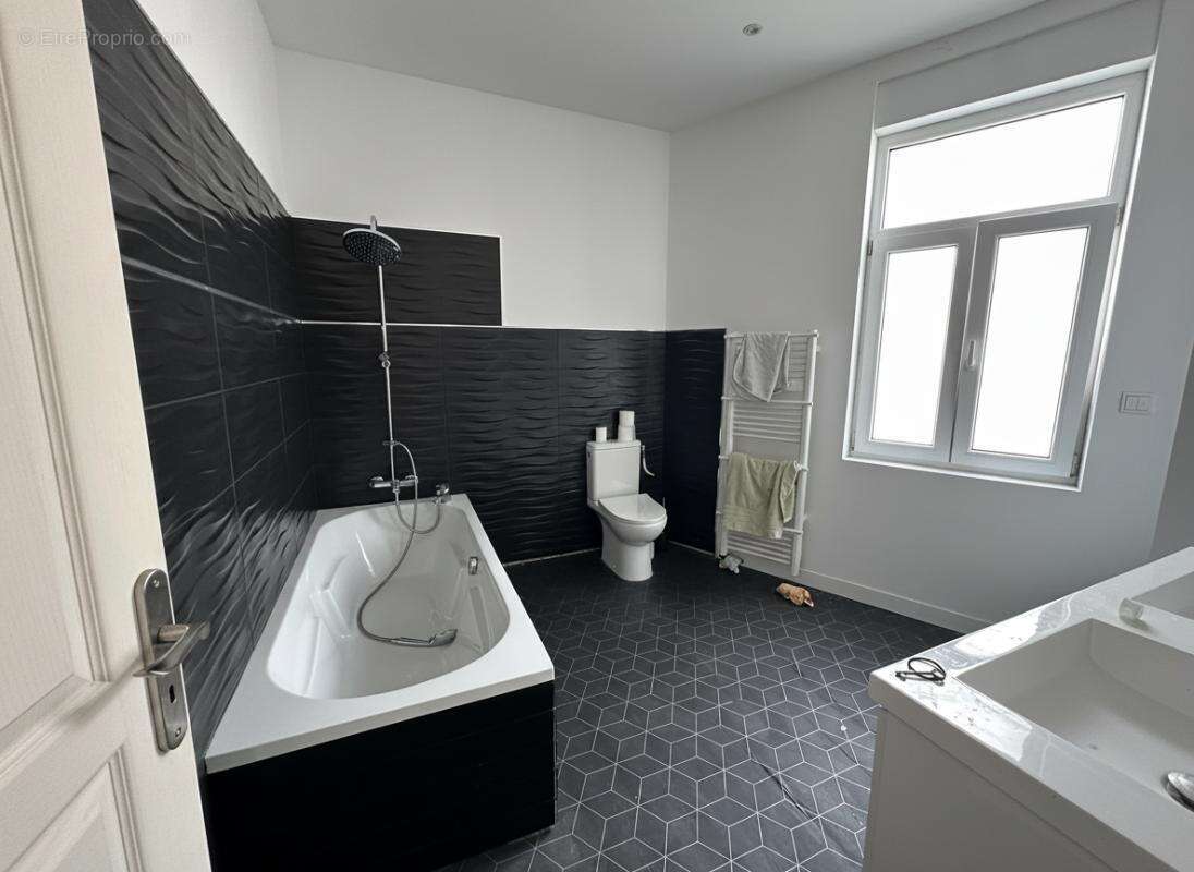 Maison 140 m²  - Centre-ville Hénin-Beaumont - 3 chambres + cour - photo 8