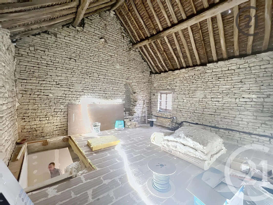 Maison à SAINT-CYR-LES-COLONS