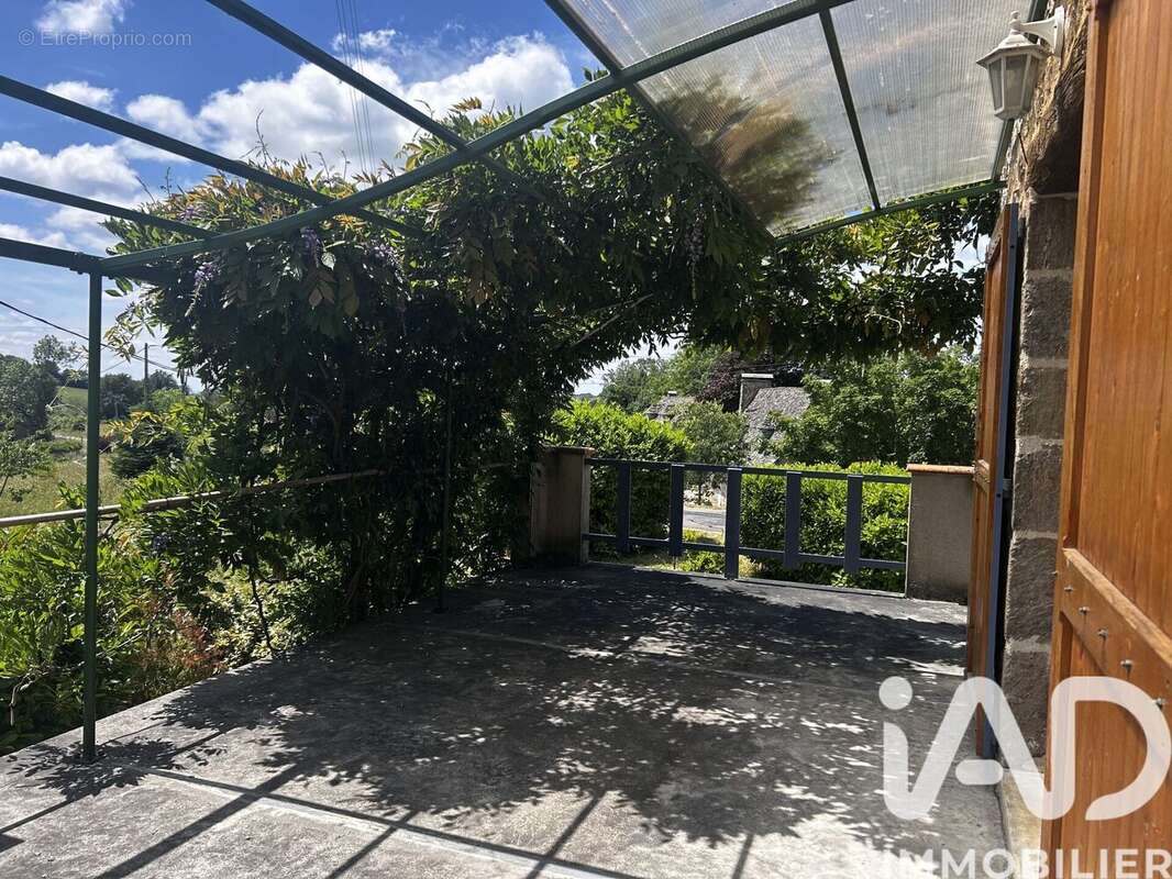Maison 113 m² à Calvinet  - photo 5