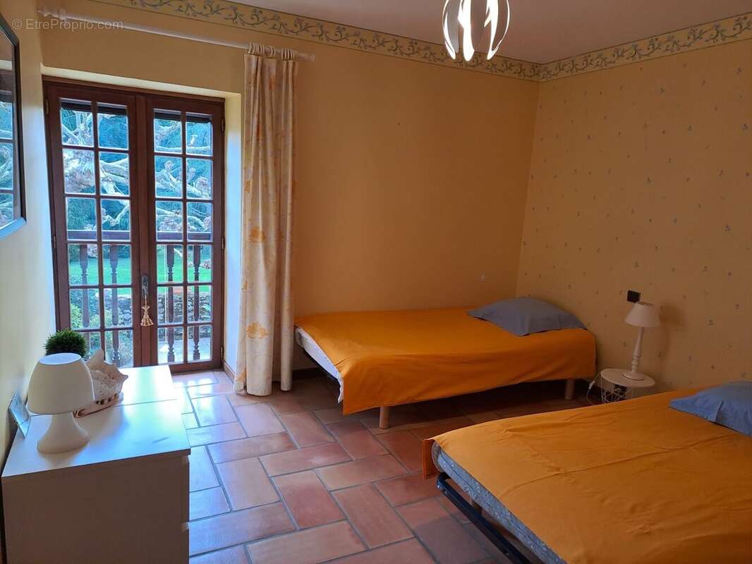 CHAMBRE 1er ETAGE - Maison à PEYRINS