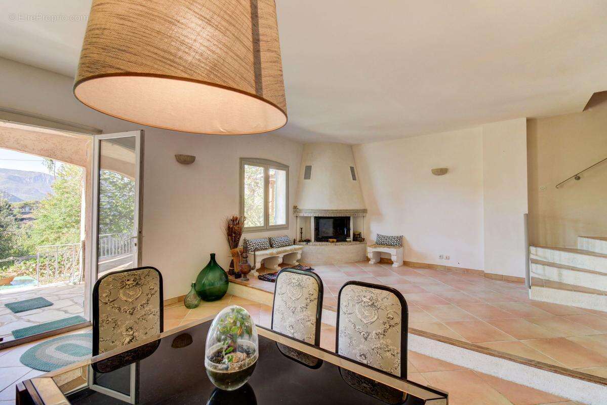 Maison à SAINT-MARTIN-DU-VAR