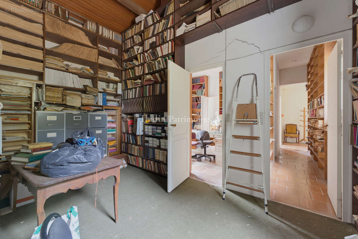 Propriété de 235 m2 avec plus de 5 000 m2 de terrain à Cambes - photo 9