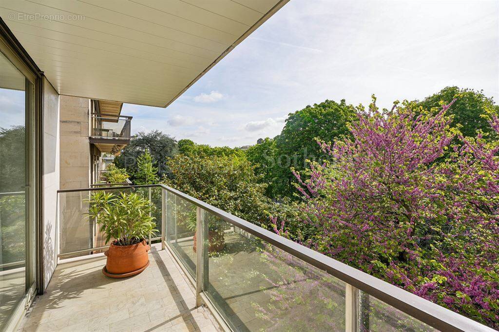 Appartement à NEUILLY-SUR-SEINE