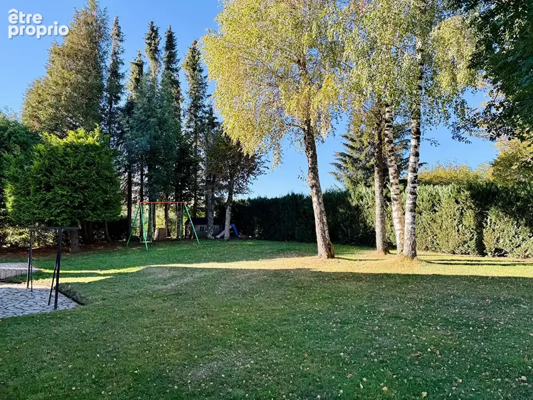 BESSE  / Grande maison familiale entièrement rénovée avec jardin et garage ! - photo 18