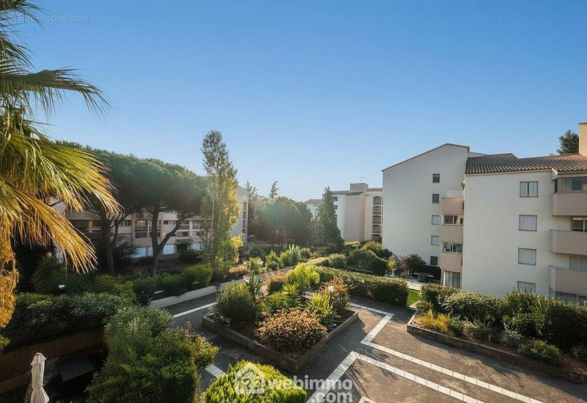Un écrin de verdure au c½ur de la résidence, offrant calme et qualité de vie. - Appartement à SAINTE-MAXIME