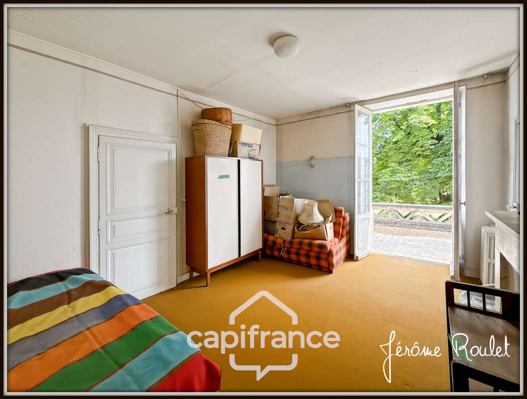 Hyper centre Neuville-de-Poitou – Maison de caractère 305 m² – Jardin, garages et fort potentiel - photo 20