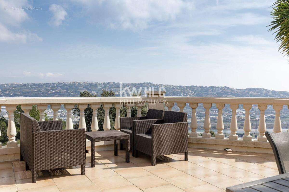 Maison à SAINT-LAURENT-DU-VAR