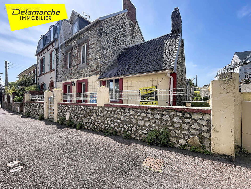Maison à DONVILLE-LES-BAINS