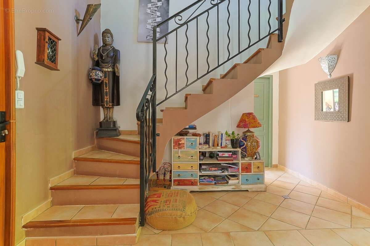 Dans le centre de castelnau le lez (34) ,ideal projet familial : magnifique bastide avec jardin et terrains constructibles - photo 12