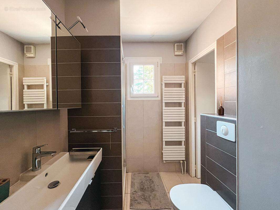 Maison à SAINT-ETIENNE-DE-MONTLUC