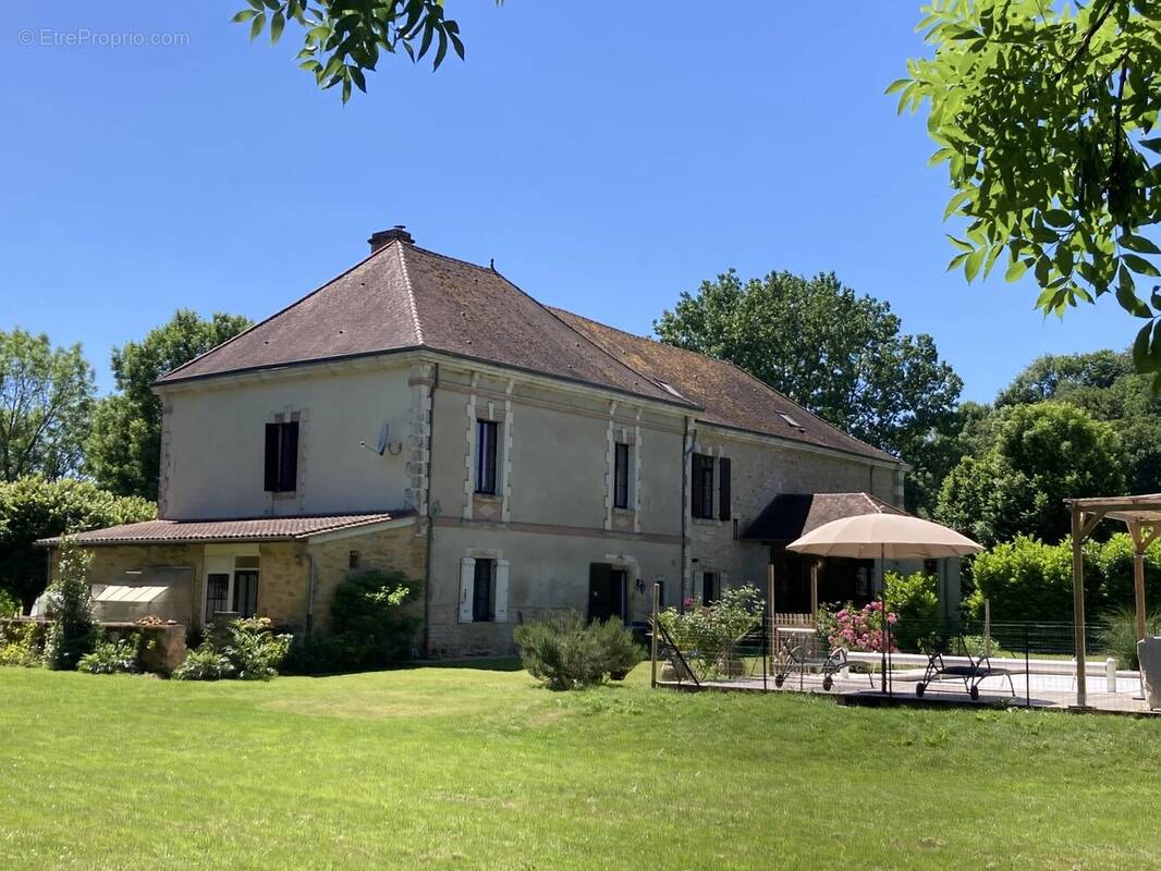 Maison à SAINT-MEDARD-D'EXCIDEUIL
