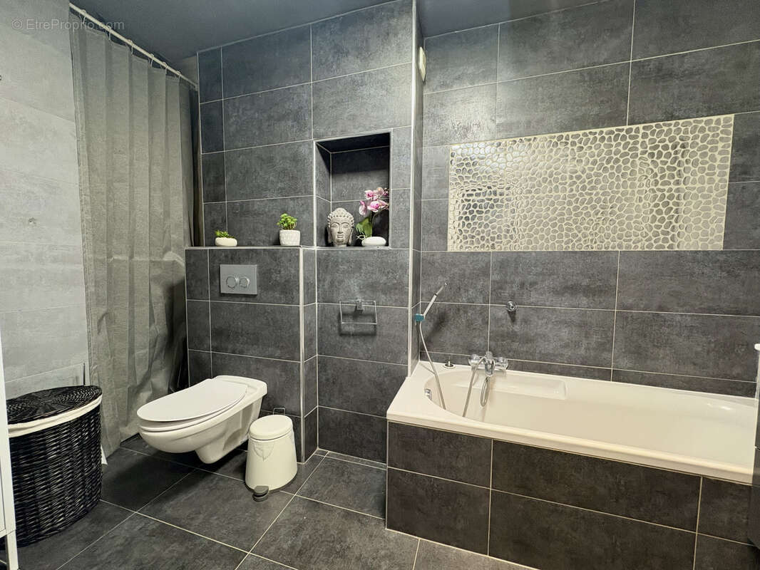 Appartement à SAINT-LAURENT-DU-VAR