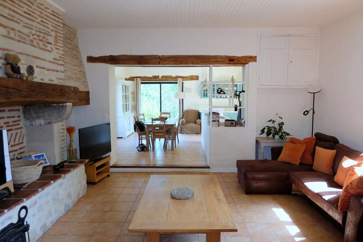 Impressionnante maison en pierre avec piscine et jardins très privés - photo 3