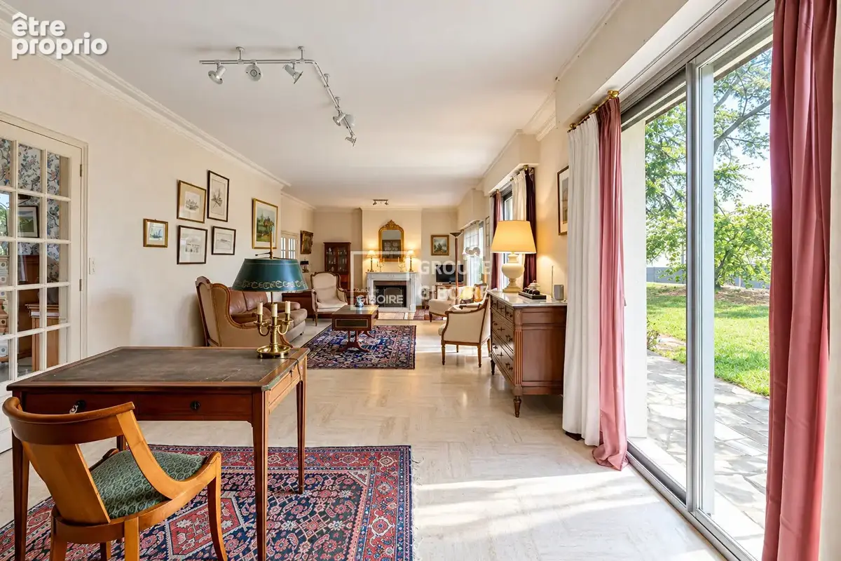 A vendre - Agence GIBOIRE - Maison d'architecte d'environ 222.6 m2 - Au coeur de Saint Grégoire - photo 4