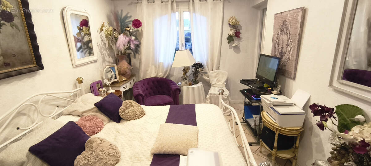 Ensemble immobilier avec fort potentiel. Décote - 53 % - photo 9