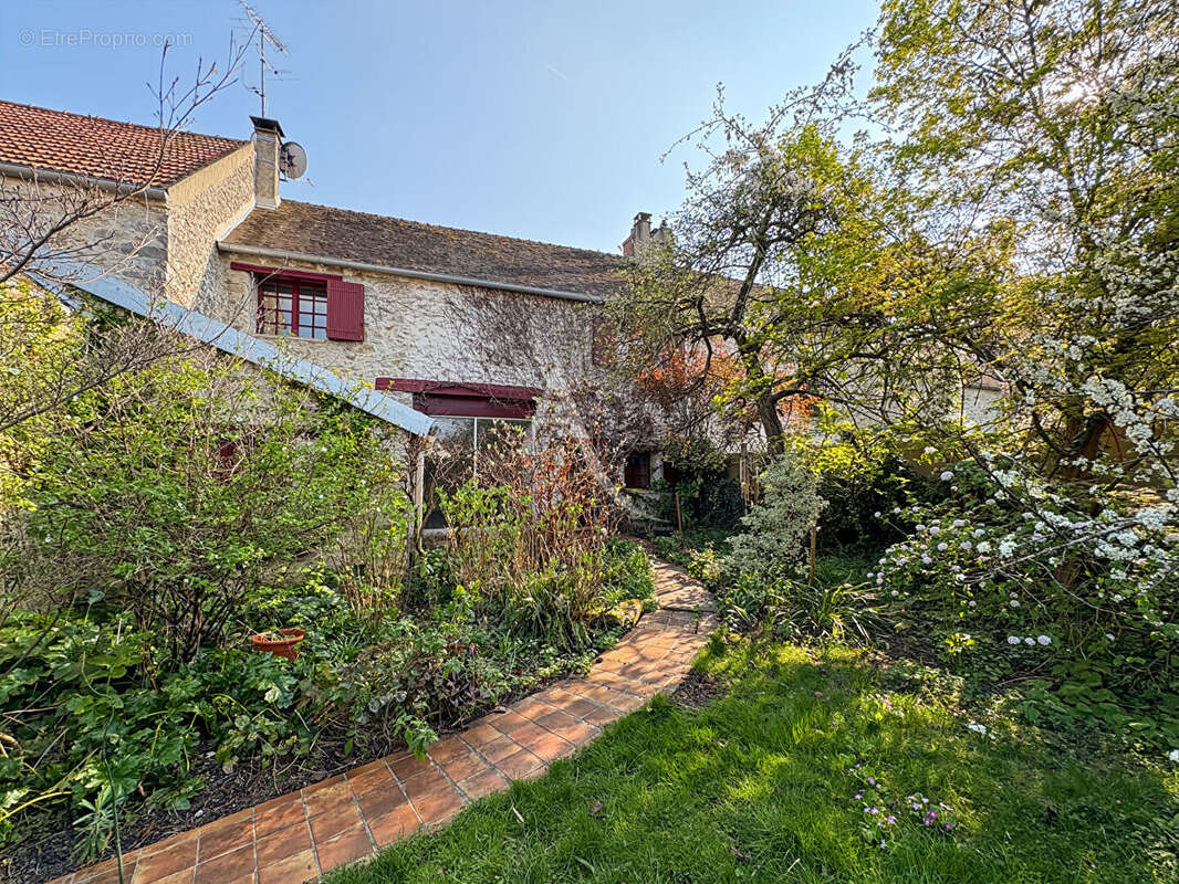 Maison à JANVILLE-SUR-JUINE