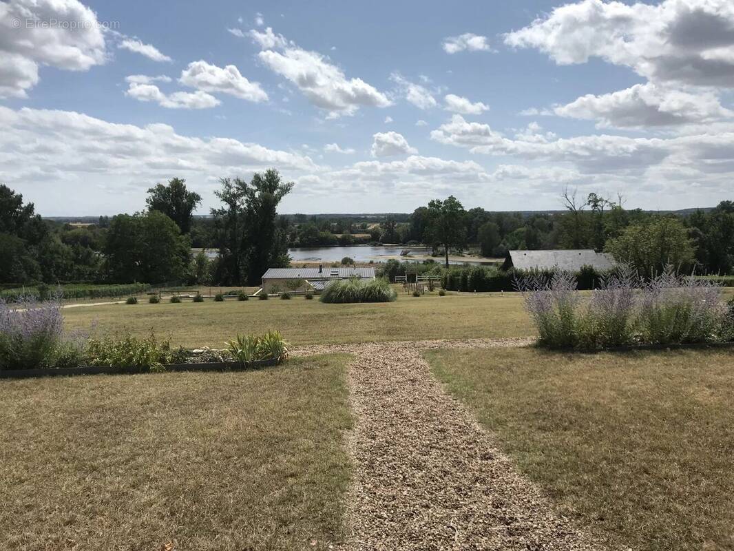 Commerce à POUILLY-SUR-LOIRE