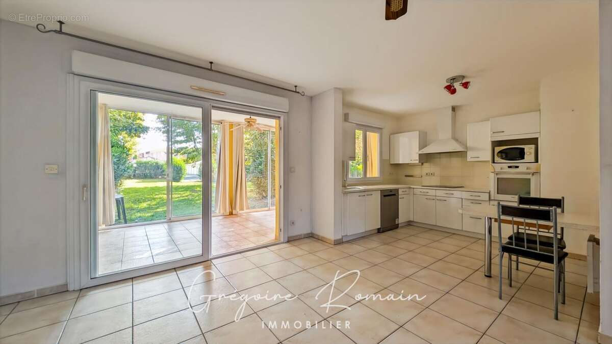 Appartement à SAINT-MARTIN-DE-CRAU