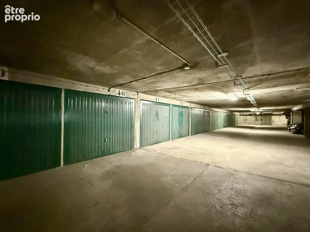 Box et places de stationnement - photo 4